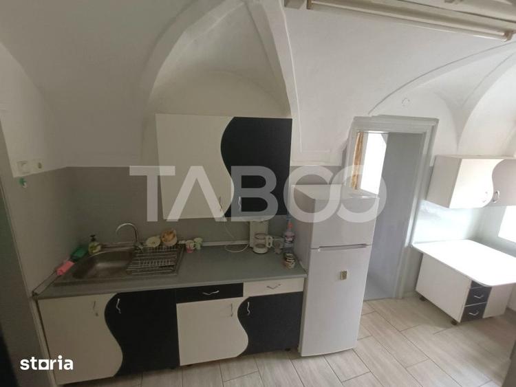 Apartament cu 3 camere semidecomandat în Orașul de Jos