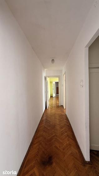 Apartament cu 3 camere semidecomandat în Circumvalațiunii