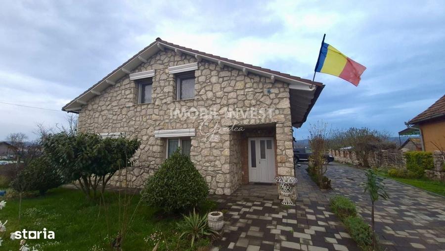 Casă cu 4 camere cu Teren 1500 Mp în Rădești