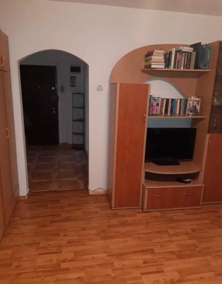 Apartament cu 3 camere decomandat, mobilat în Brâncoveanu