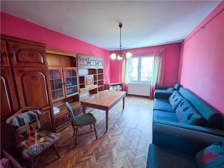 Apartament cu 3 camere decomandat în Tudor