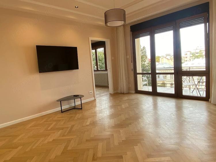 Apartament cu 4 camere decomandat în Central