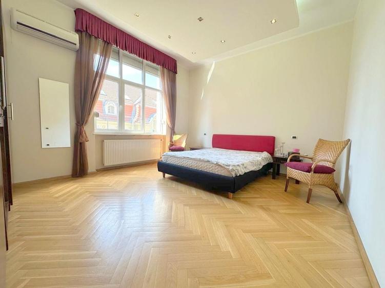 Apartament cu 3 camere semidecomandat, mobilat în Ultracentral