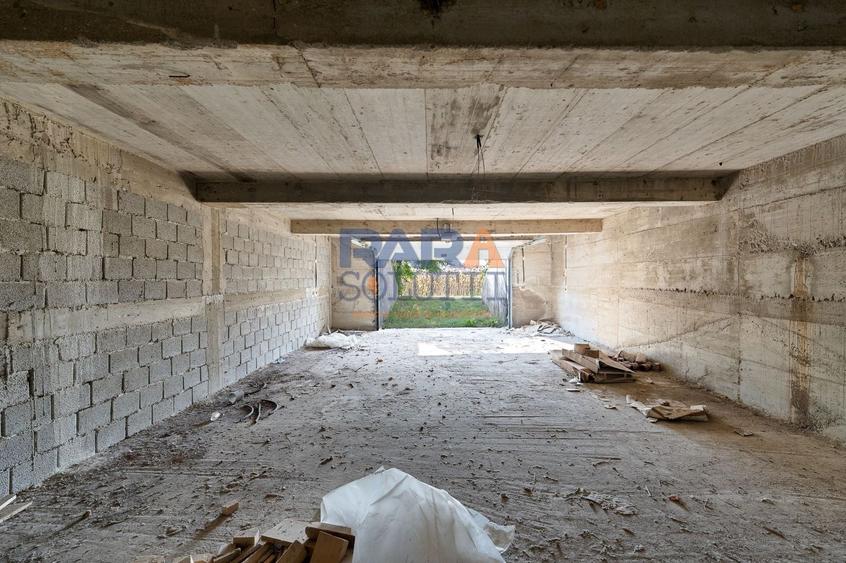 Casă cu 6 camere cu Garaj în Bâra