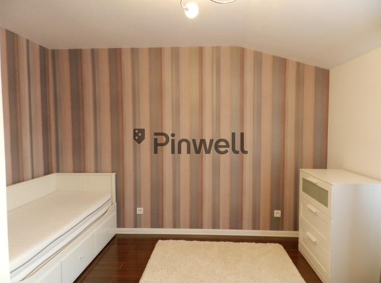 Apartament cu 3 camere semidecomandat, mobilat în Central