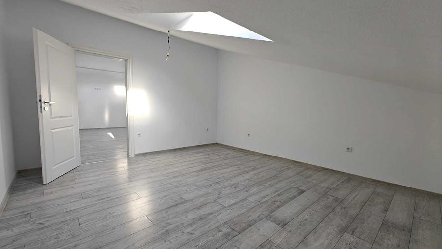 Apartament cu 3 camere semidecomandat în Șelimbăr