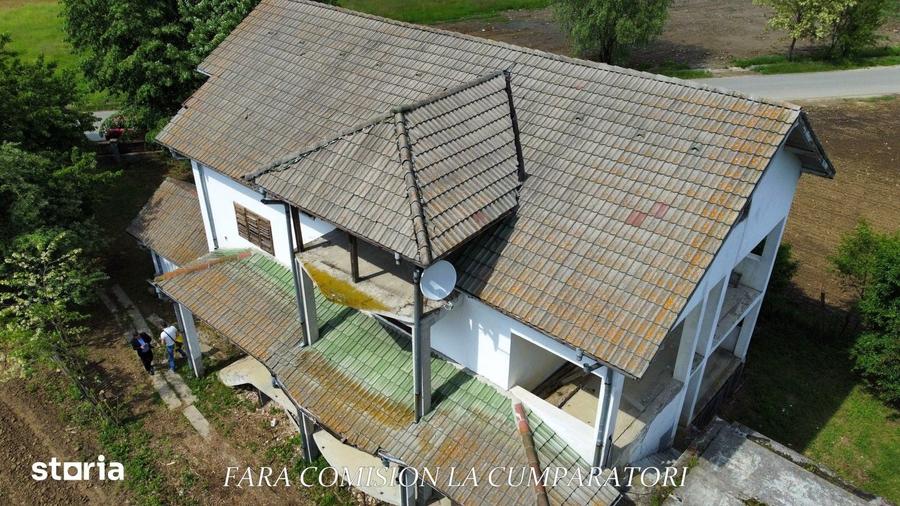 Casă cu 10 camere cu Teren 4324 Mp în Central