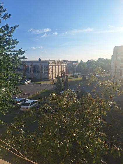 Apartament cu 3 camere semidecomandat, mobilat în Săsar