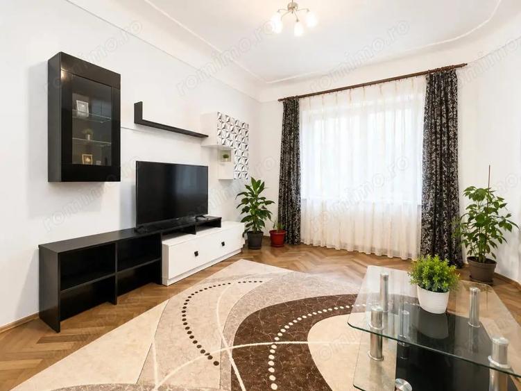 Apartament cu 5 camere semidecomandat în Armeneasca