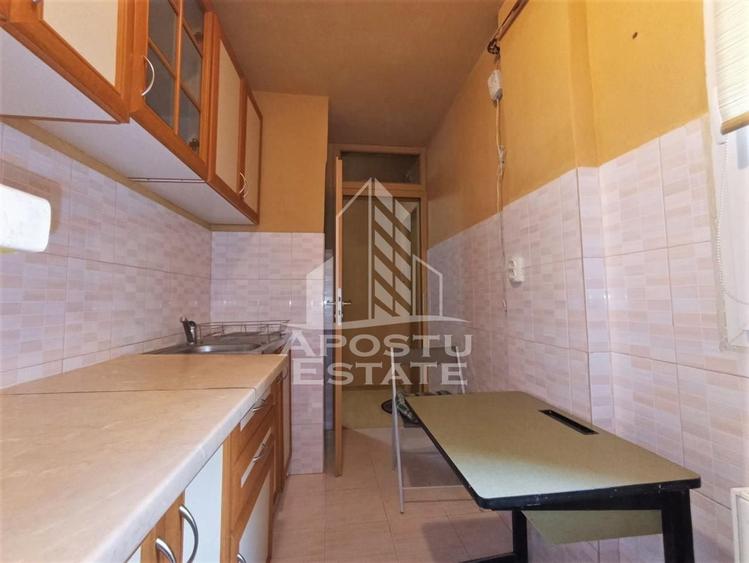 Garsonieră decomandată, mobilată în Spitalul Județean