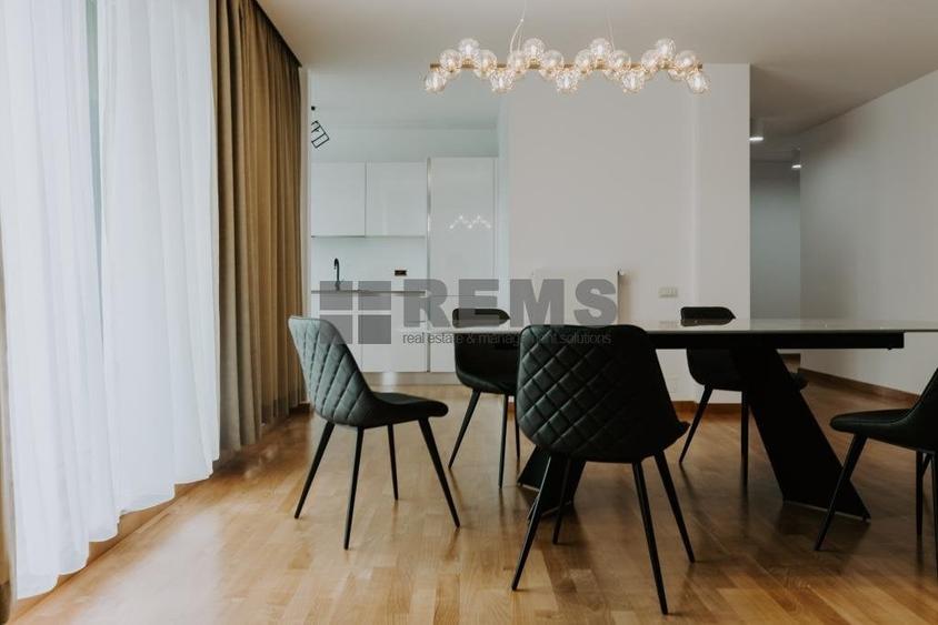 Apartament cu 3 camere semidecomandat, mobilat în Central