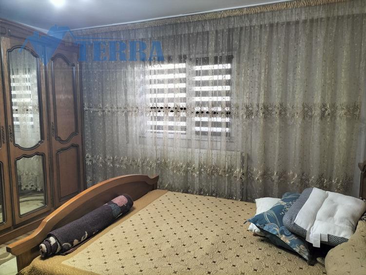 Casă individuală cu 7 camere cu Canalizare în Poiana Lacului