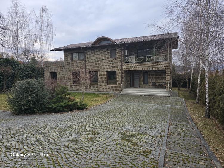 Casă cu 4 camere cu Teren 900 Mp în Dosu Bricii