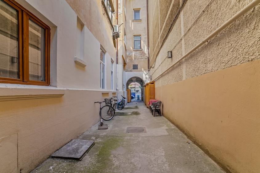 Apartament cu 5 camere decomandat, mobilat în Calea Victoriei