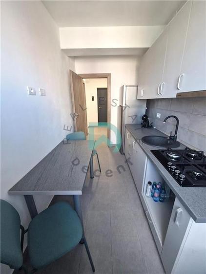 Apartament cu 2 camere decomandat în Tractorul