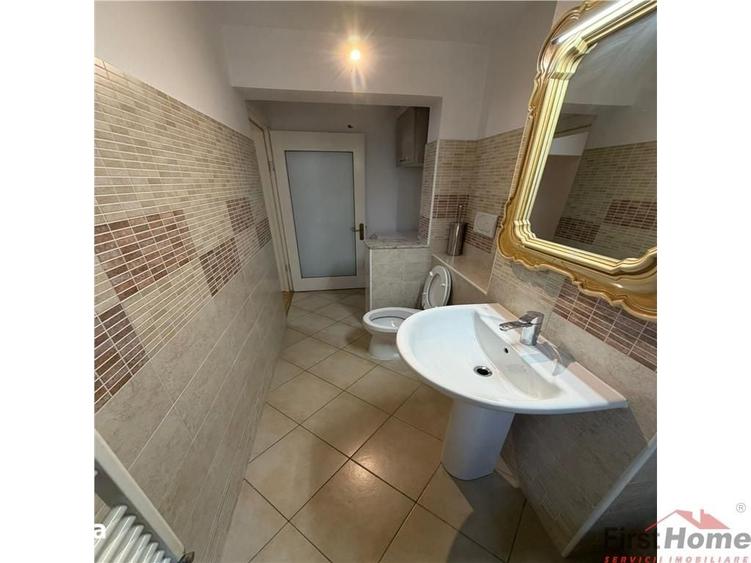Apartament cu 4 camere decomandat în Est
