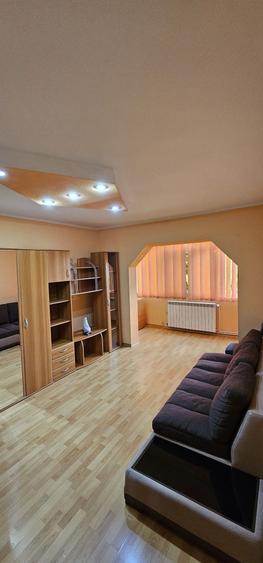 Apartament cu 2 camere decomandat în Micro 20