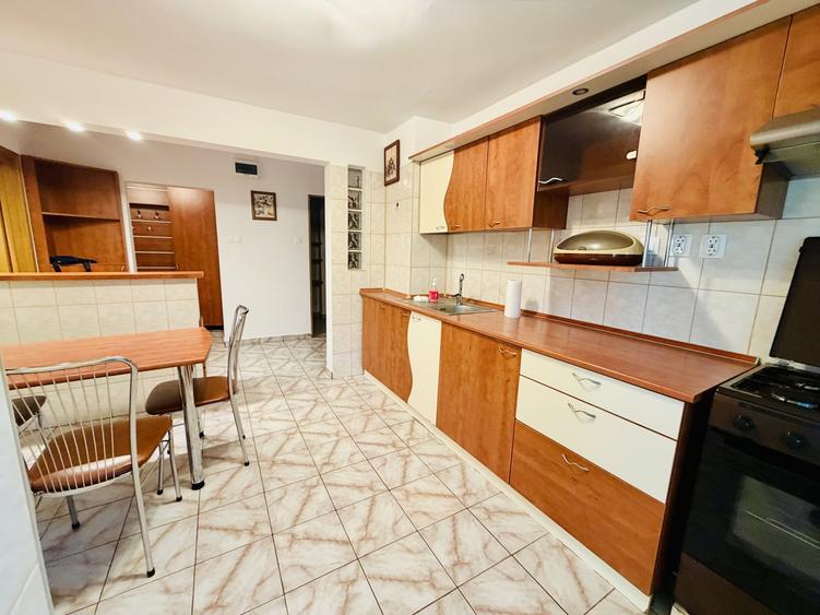 Apartament cu 3 camere decomandat, mobilat în Lujerului