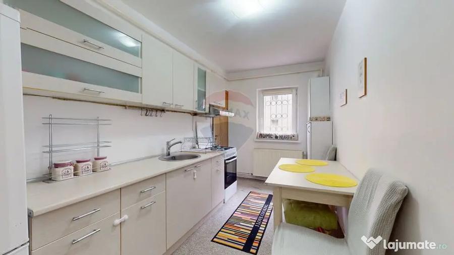 Apartament cu 3 camere semidecomandat în Centrul Istoric