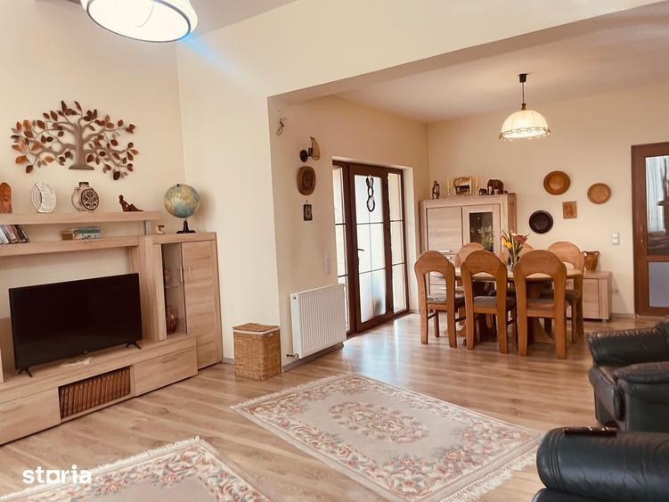 Casă cu 5 camere cu Teren 600 Mp în Central