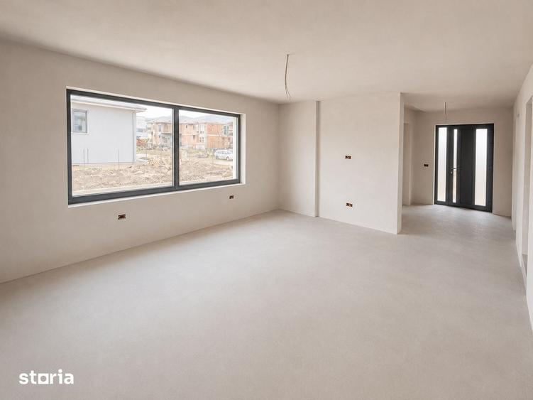 Casă cu 4 camere cu Teren 500 Mp în Chinteni