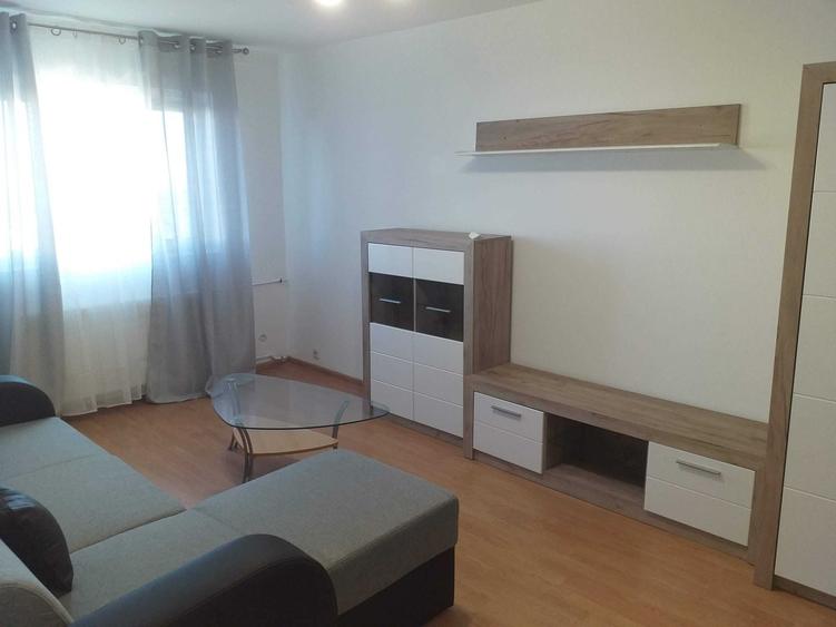 Apartament cu 2 camere decomandat, mobilat în Titan