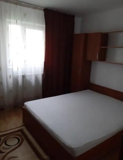 Apartament cu 3 camere semidecomandat în Dacia
