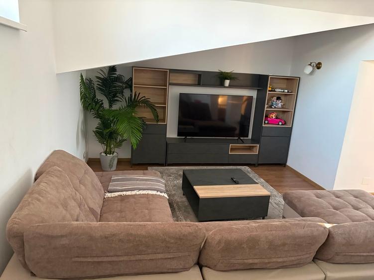 Casă cu 5 camere cu Teren 523 Mp în Pipera