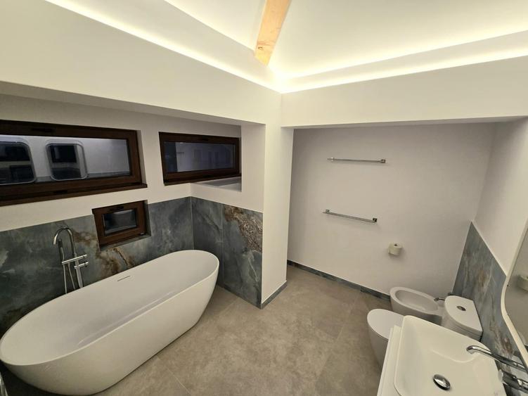 Casă individuală cu 5 camere cu Teren 1000 Mp în Corbeanca