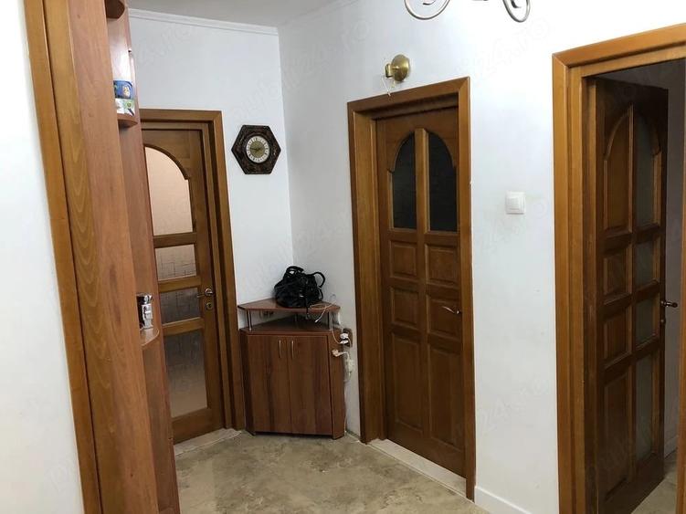 Apartament cu 4 camere decomandat în Central