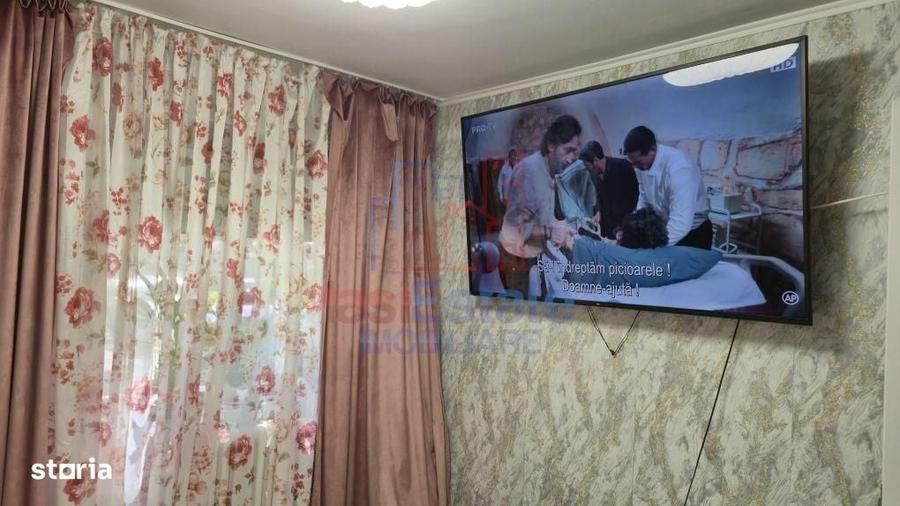 Apartament cu 3 camere decomandat în Podu Roș