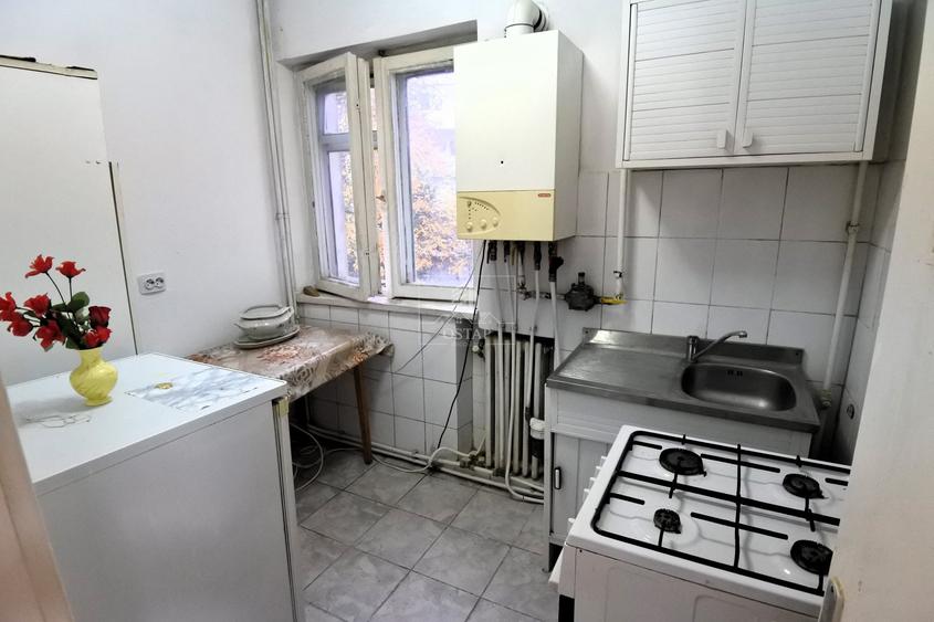 Garsonieră decomandată în Central