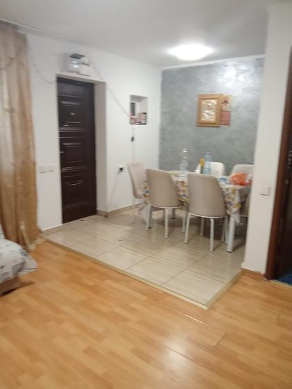 Apartament cu 3 camere decomandat în Popești-Leordeni
