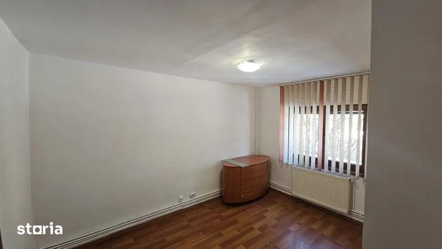 Spațiu comercial, de 84 mp, în Dârste