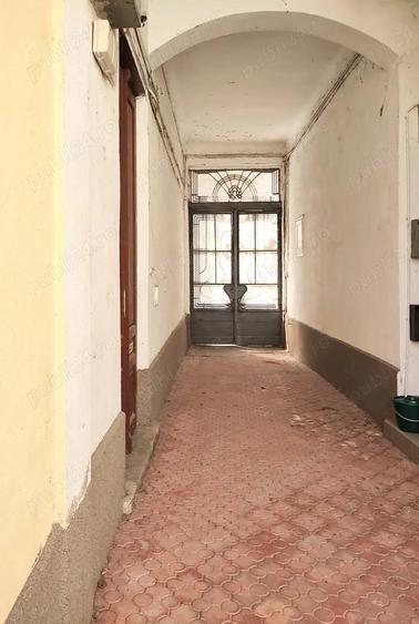 Casă cu 6 camere cu Teren 2883 Mp în Ultracentral