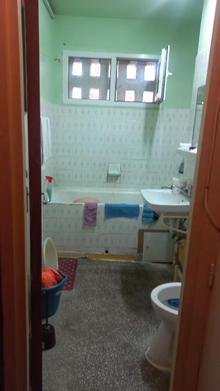 Apartament cu 3 camere semidecomandat în Titan