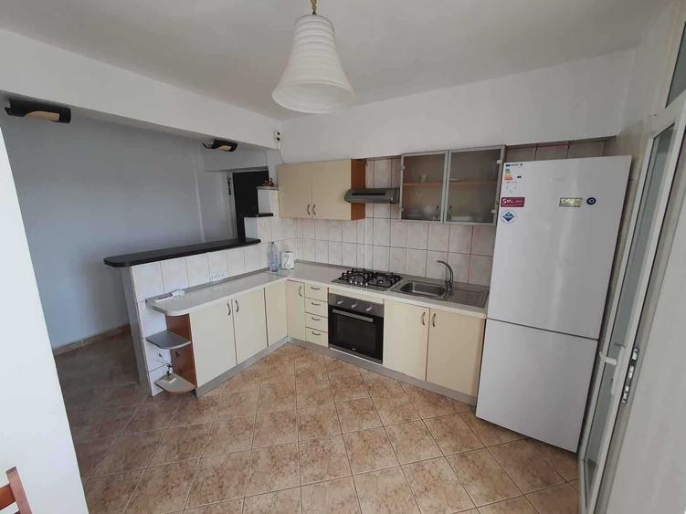 Apartament cu 4 camere decomandat în Gorjului