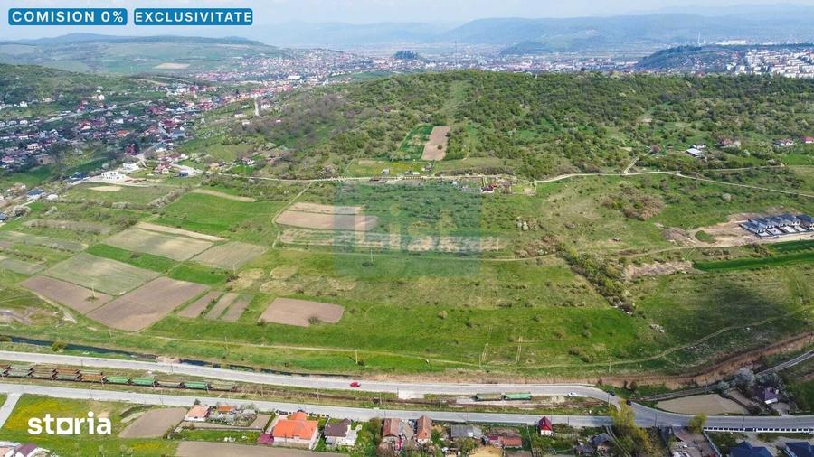 Teren de 11400 mp, în Central