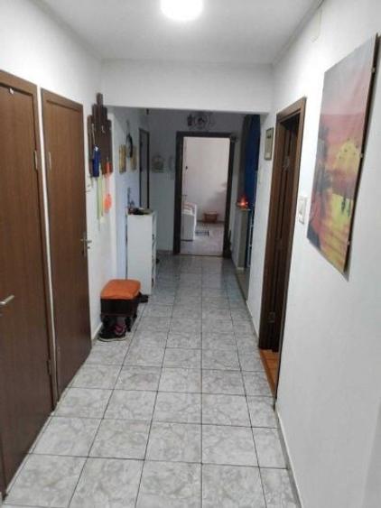 Apartament cu 3 camere decomandat, mobilat în Rahova