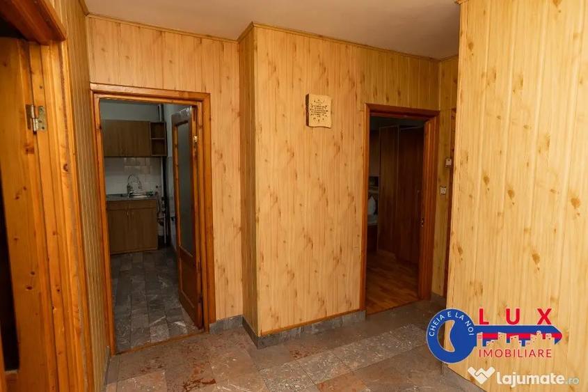 Apartament cu 2 camere decomandat în Dallas
