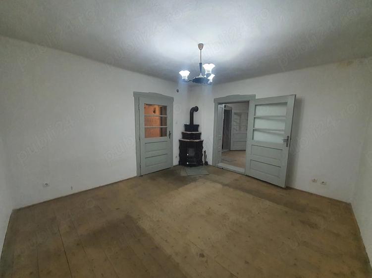 Casă cu 6 camere cu Teren 1100 Mp în Colun