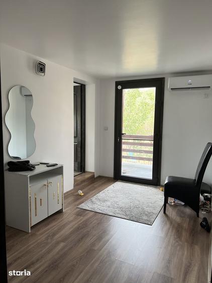 Casa cu 8 camere, piscina ?i garaj - 17