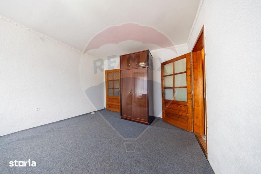 Apartament cu 3 camere decomandat în Dârste