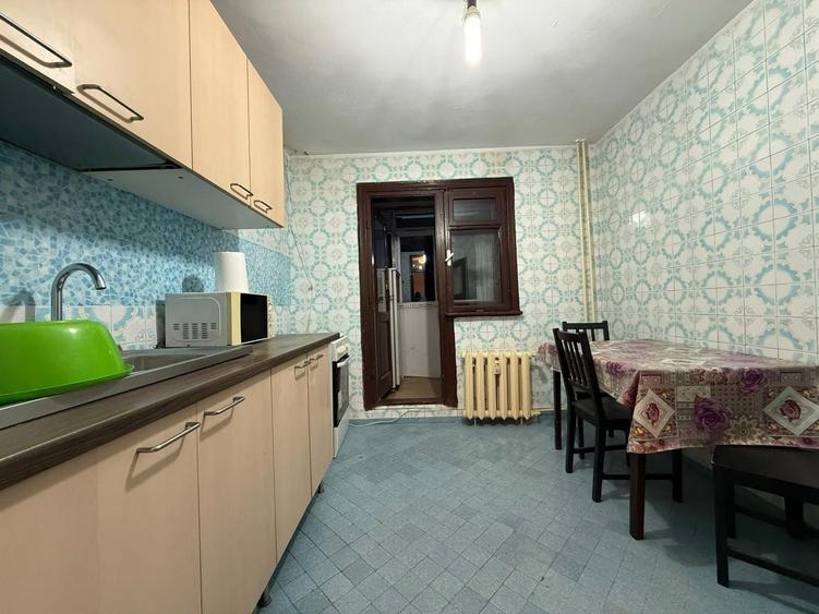 Apartament cu 3 camere decomandat în Rahova
