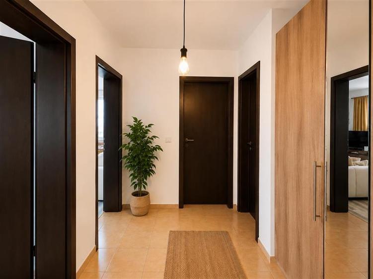 Apartament cu 2 camere decomandat, mobilat în Exterior Est
