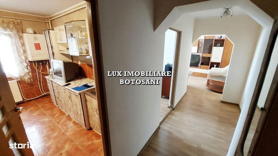 Apartament cu 4 camere decomandat în Central