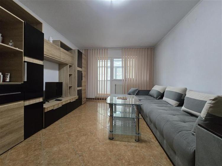 Apartament cu 3 camere decomandat în 9 Mai
