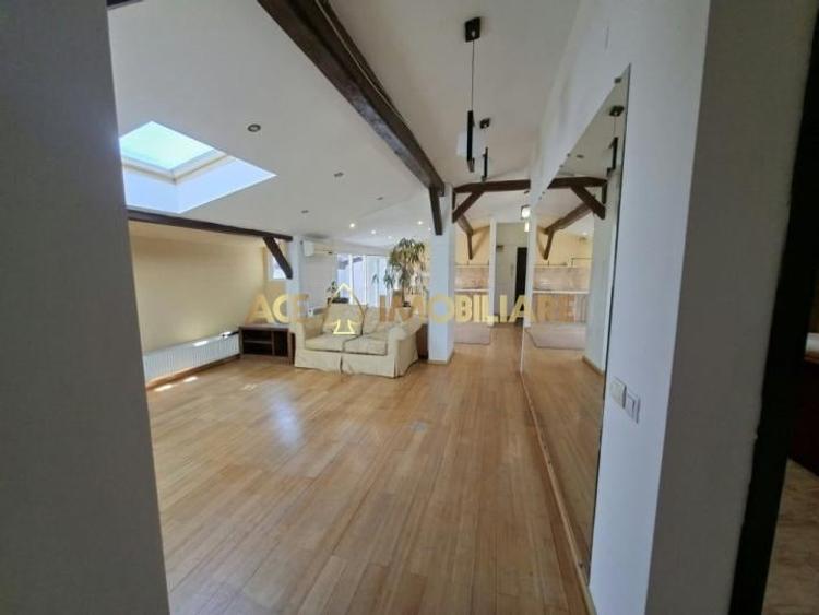 Apartament cu 3 camere semidecomandat, mobilat în Străulești
