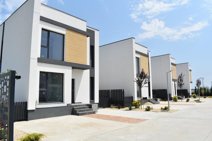 Casă individuală cu 4 camere cu Canalizare în Pipera