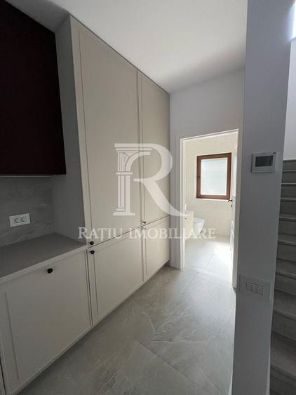 Casă individuală cu 6 camere cu Canalizare în Iosia